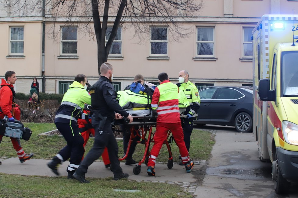 Pod skupinou dětí v Žamberku se prolomil led: Tři skončily v bezvědomí!