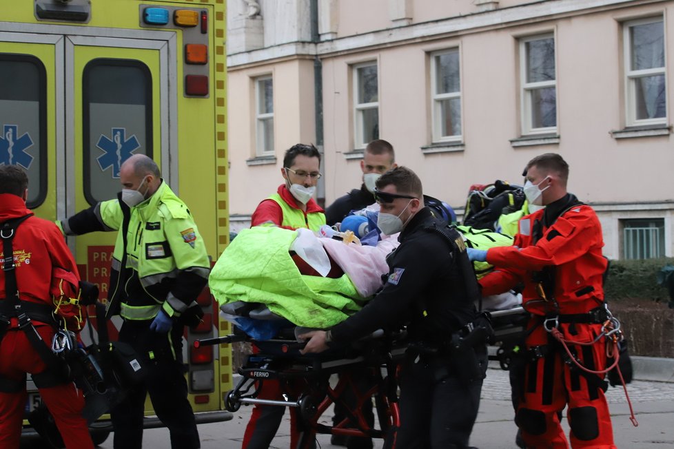 Pod skupinou dětí v Žamberku se prolomil led: Tři skončily v bezvědomí!