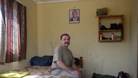 Jeden ze tří zadržovaných Čechů, Michal Vebr, ve své ložnici