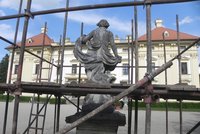 Zachraňují unikátní barokní sochy ve Slavkově: Restaurátoři zápasí s časem, mají moc práce