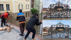 Ověšené památky v centru metropole zbavili zátěže: Odřezali tunu zámečků lásky