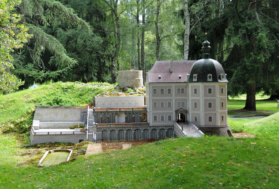 Zámek Bečov nad Teplou - park miniatur Boheminium