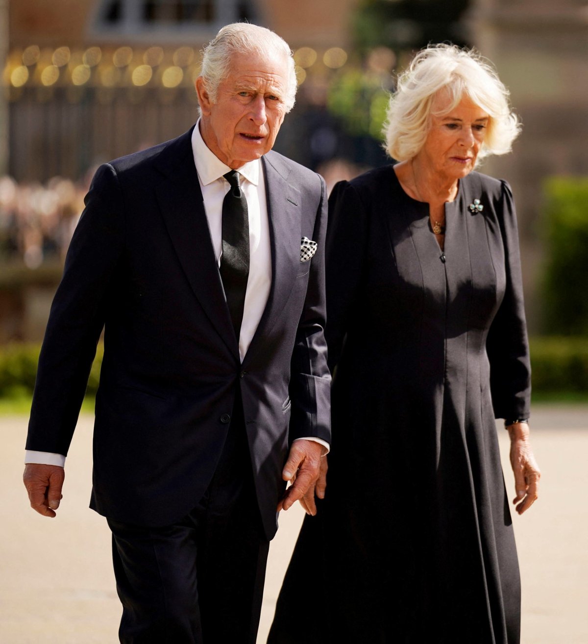 Král Karel III. a královna Camilla na zámku Hillsborough.