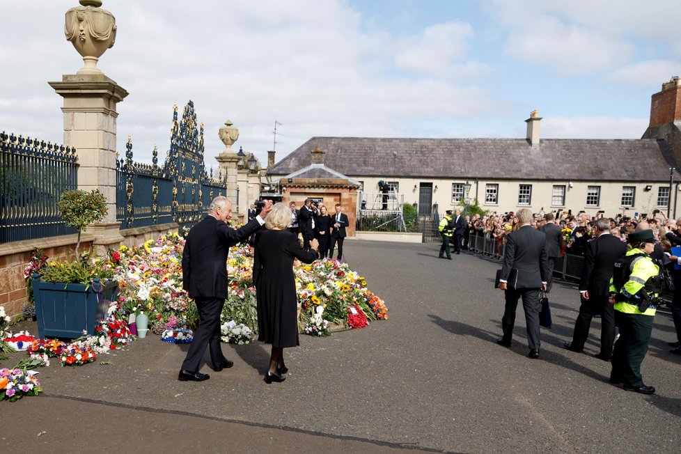 Král Karel III. a královna Camilla na zámku Hillsborough