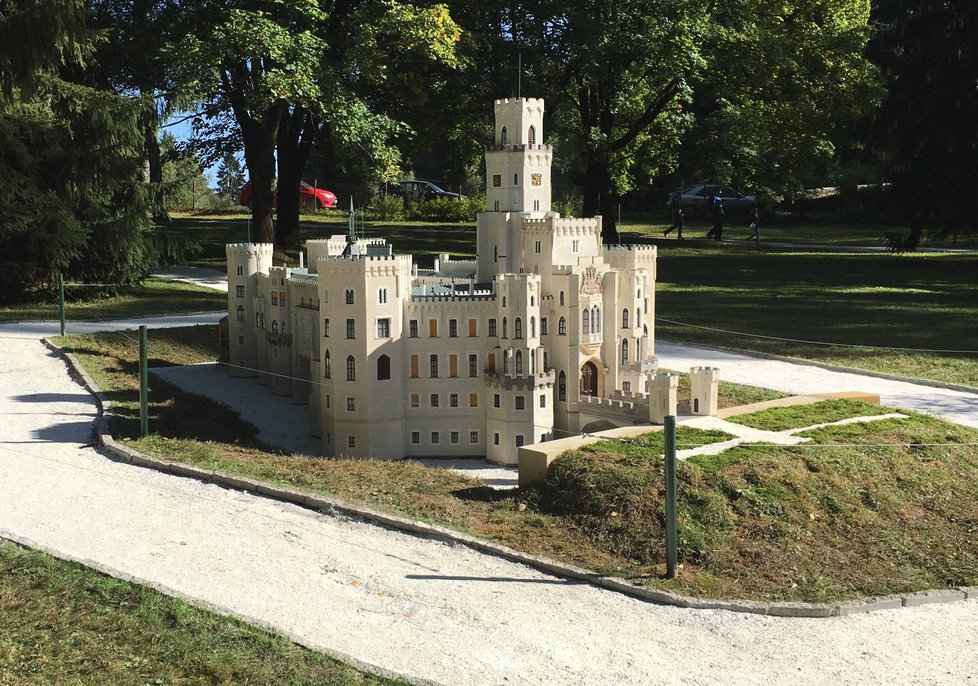 Model zámku Hluboká v mariánskolázeňském parku Boheminium.