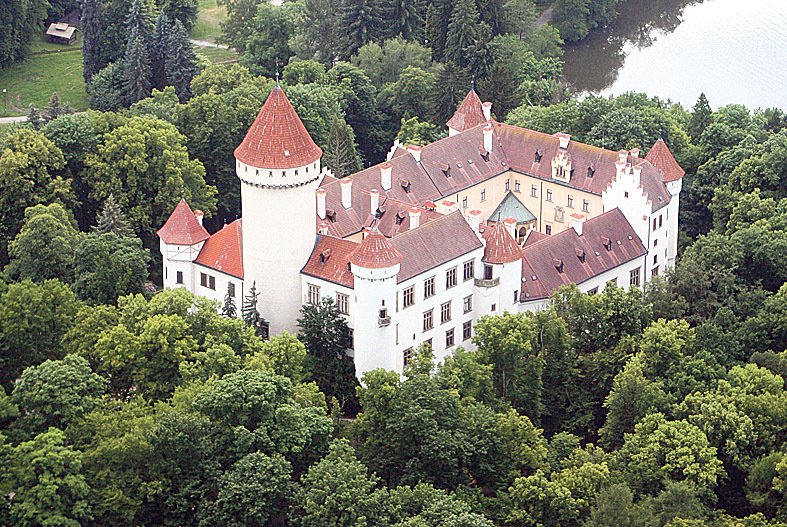 Zámek Konopiště patří státu. Dříve v něm se svou rodinou sídlil František Ferdinand d&#39;Este.