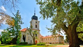 Romantický zámek Loučeň s rozlehlým parkem, labyrintáriem a celou řadou dalších zajímavostí zve všechny maminky s dětmi, a to i ty nastávající, na královskou oslavu.