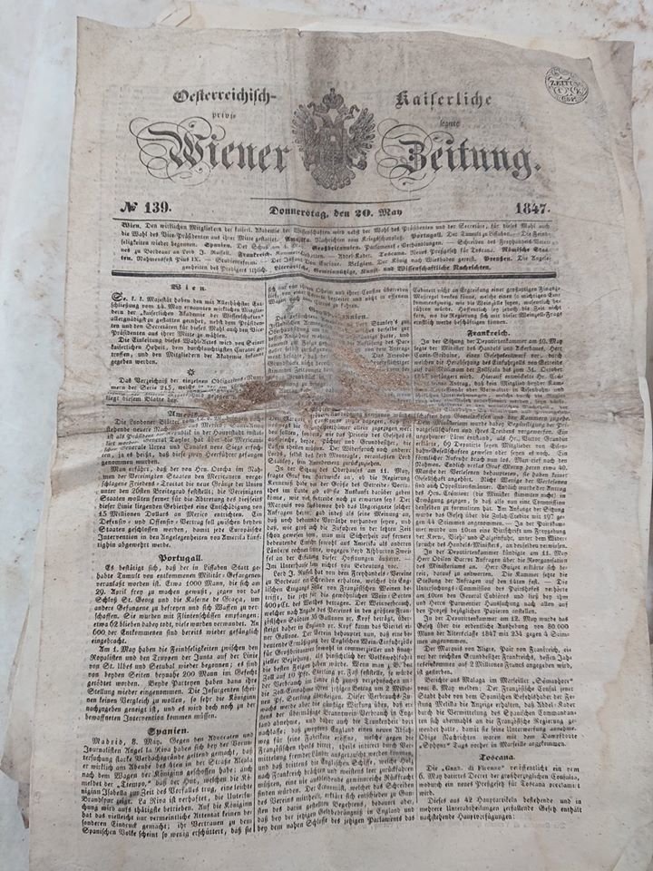 Výklenek skrýval mimo jiné Vídeňské noviny z poloviny 19. století.