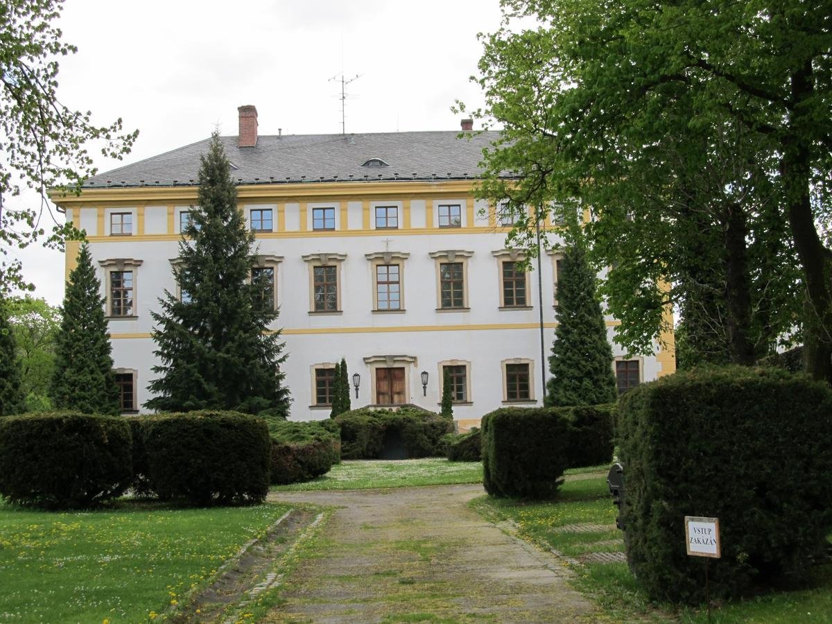 Na jméno firmy zakoupil například zámek Rabštejn nad Střelou severně od Plzně. K němu také dokoupil nedaleký klášter a dvůr Vranov. Zároveň se rovněž stal společníkem vinařství Kolby a několika dalších společností.