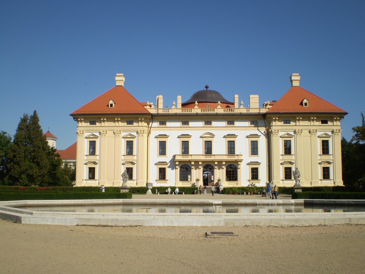 Zámek Slavkov - čelní pohled.