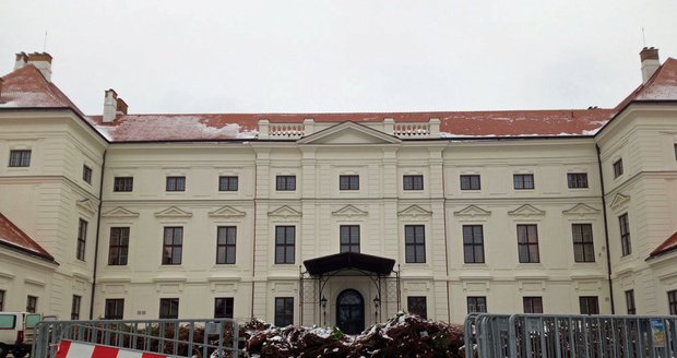 U zámku v Židlochovicích začaly výkopové práce. Oblíbené letní sídlo prezidenta Masarykova zůstane letos pro veřejnost zavřené.