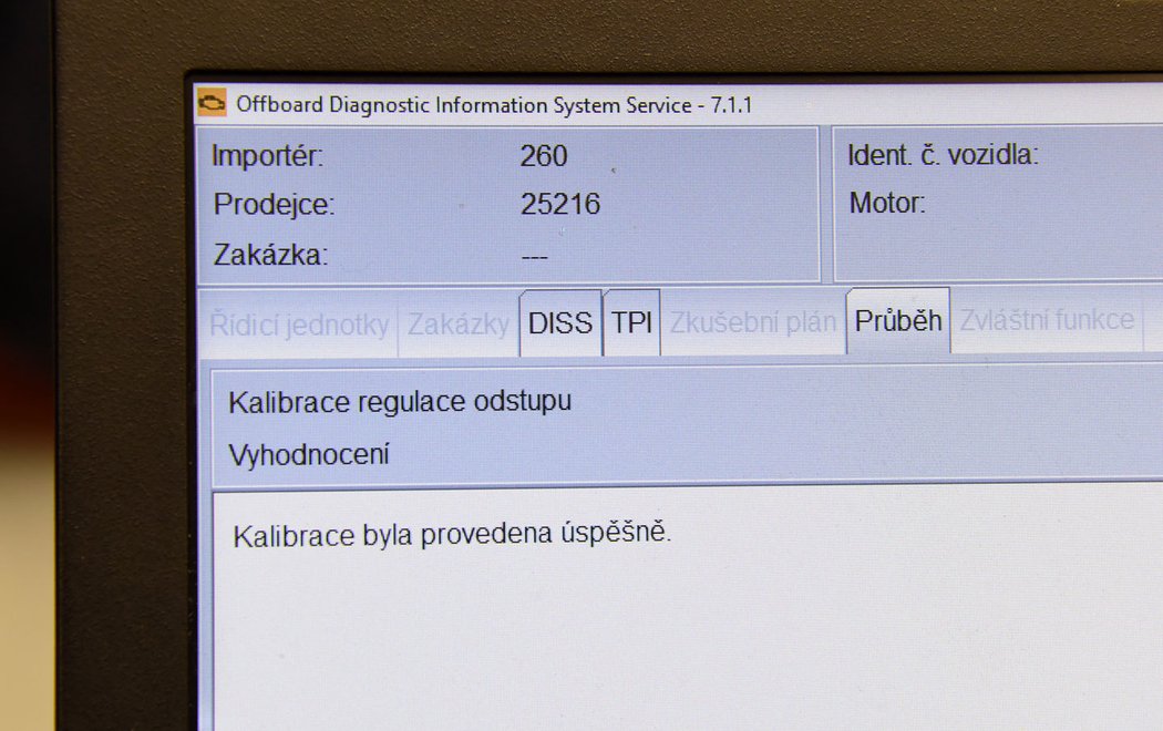 Po připojení na diagnostiku si radar opět načte nový střed jízdní osy.