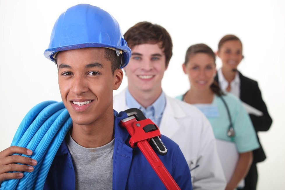 Mladší pracující ve věku od 18 do 24 let odchází od zaměstnavatele častěji v případě, že postrádají možnost kariérního postupu.