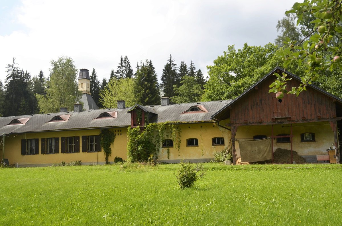 Zámeček Tři Trubky v Brdech.