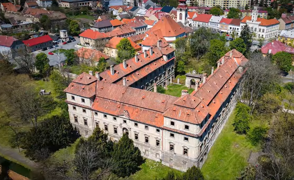 Barokní zámek v Postoloprtech