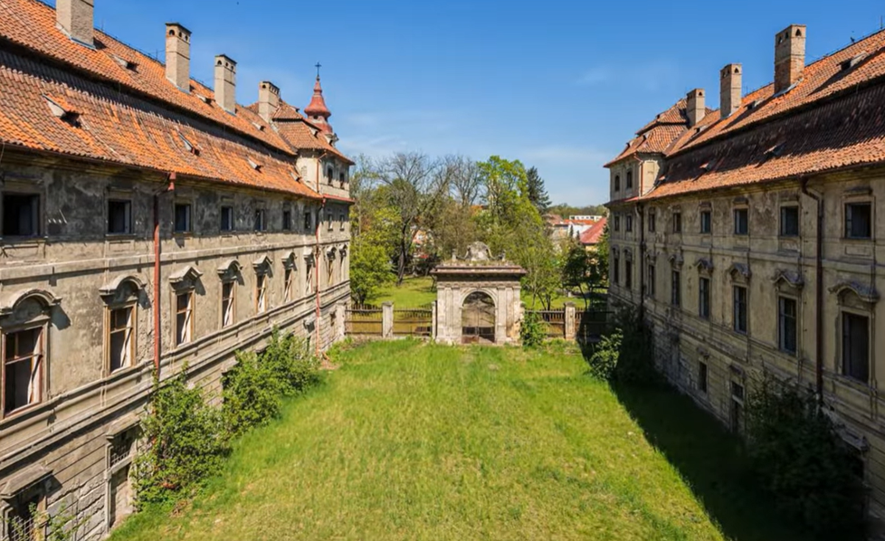 Barokní zámek v Postoloprtech