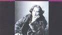 OSCAR WILDE: DE PROFUNDIS.  Láska nebyla vždycky největším darem a nejsladším citem - zvláště homosexuálové v dějinách neměli na růžích ustláno. Irský spisovatel a dramatik Oscar Wilde kvůli svým sexuálním preferencím zakusil vězeňský chlebíček v době, kdy byl jeho Obraz Doriana Graye i nejslavnější hry dávno na světě. Otec dvou synů dostal dva roky natvrdo a tří měsíců z nich využil k sepsání dlouhého dopisu svému milému, rozmazlenému a přejemnělému šlechtici lordu Alfredu Douglasovi. V neútulné kobce žaláře v Readingu, zdeptaný těžkou prací i odloučením, Wilde nostalgicky vzpomínal na svou literární kariéru, ale neubránil se hořkým obviněním viktoriánské společnosti ani výčitkám na adresu marnivého, zhýralého Douglase. Intimní zpověď vyšla až roku 1905, pět let po spisovatelově předčasné smrti v chudobě a ústraní, ale nikoli celá - na kompletní vydání museli čtenáři počkat až do roku 1962.