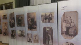 Expozice se věnuje historii Romů a Sintů na našem území.