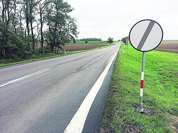 Na místě, kde ke srážce došlo, byly ještě včera stopy po nehodě.