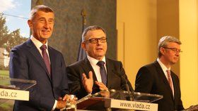 Premiér Andrej Babiš (ANO), ministr kultury Lubomír Zaorálek (ČSSD) a ministr průmyslu a obchodu Karel Havlíček (ANO) na tiskové konferenci po jednání vlády (16. 9. 2019)