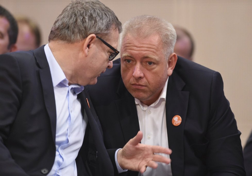 Ministři Lubomír Zaorálek a Milan Chovanec na jednání ÚVV ČSSD v Olomouci