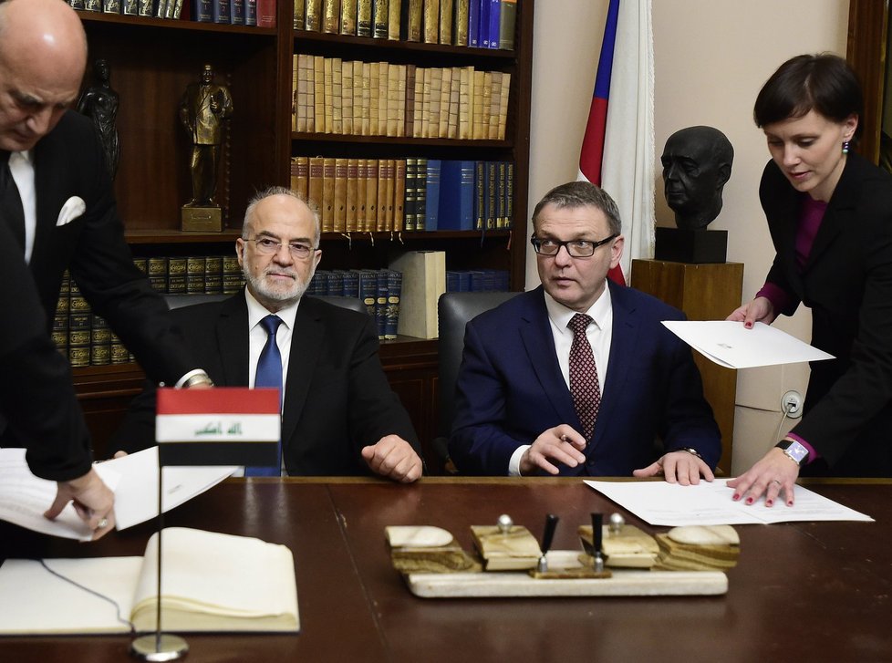 V Praze podepsal ministr zahraničí Lubomír Zaorálek (ČSSD) se svým iráckým protějškem Ibrahímem Džaafarím dvě memoranda.