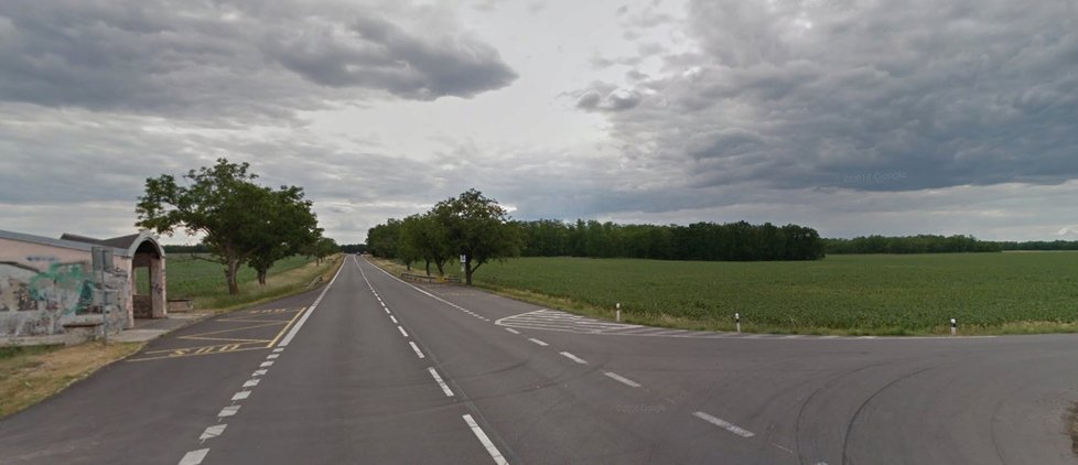 Silnice 53 a odbočka na Oleksovice: V těchto místech auto s ministrem havarovalo.