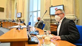 Zprava ministr kultury Lubomír Zaorálek (ČSSD), ministr školství Robert Plaga a ministryně spravedlnosti Marie Benešová (oba za ANO) na jednání vlády (26. 4. 2021)