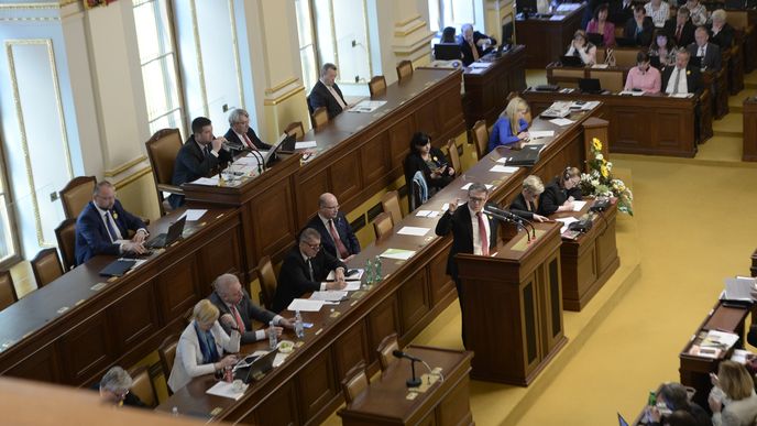 Místopředseda ČSSD a ministr zahraničí vystoupil při mimořádné schůzi sněmovny k nahrávkám s Andrejem Babišem s emotivním projevem