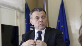 Obnovení vnitřních hranic by nerozbilo pouze Evropskou unii, ale i NATO, domnívá se ministr zahraničních věcí Lubomír Zaorálek (ČSSD).