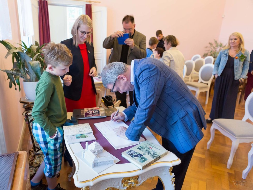 Otevření muzea ve Větrném Jeníkově se účastnil  ministr kultury Lubomír Zaorálek.