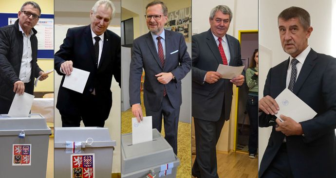 Volby 2017: Zleva Lubomír Zaorálek (ČSSD), Miloš Zeman, Petr Fiala (ODS), Vojtěch Filip (KSČM) a Andrej Babiš (ANO)