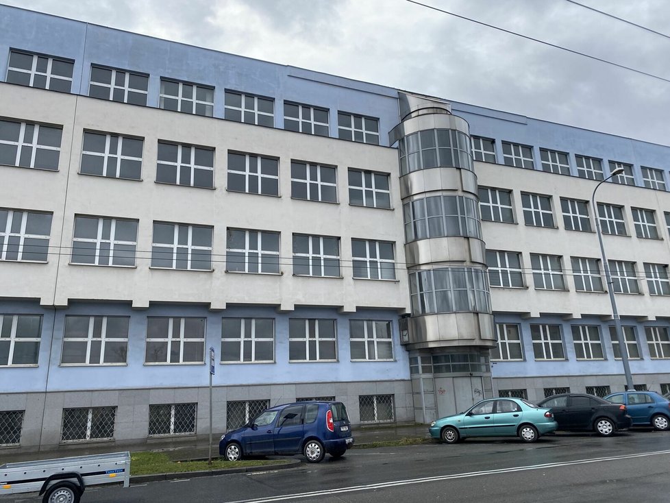 Západočeská univerzita prodá bývalé ředitelství Škody v Plzni.