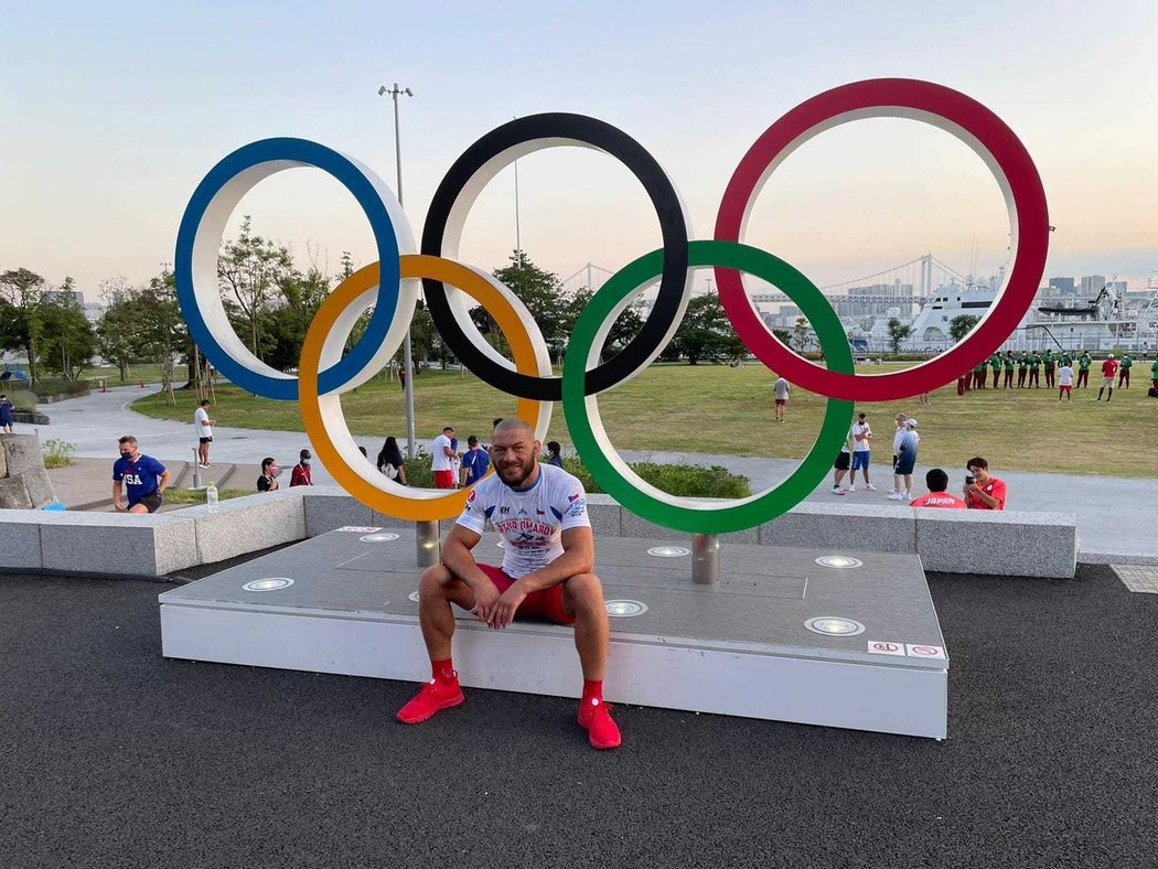 Zápasník Artur Omarov v olympijské vesnici v Tokiu.