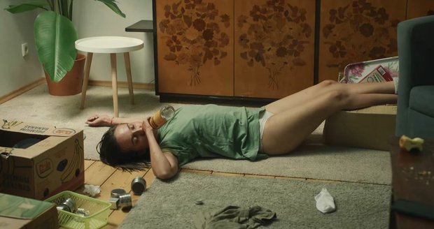 Nový trailer Zápisníku alkoholičky: Tereza Ramba