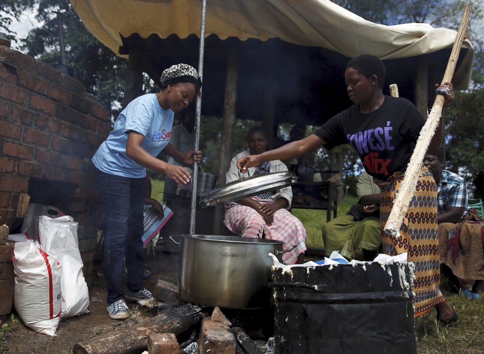 Cyklon Idai si v jihoafrických státech Mozambik, Malawi a Zimbabwe vyžádal přes 700 obětí. Miliony lidí spoléhají na pomoc druhých.