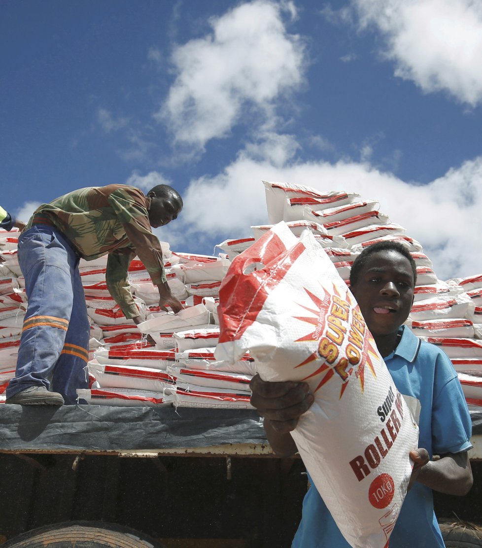 Cyklon Idai si v jihoafrických státech Mozambik, Malawi a Zimbabwe vyžádal přes 700 obětí. Miliony lidí spoléhají na pomoc druhých.