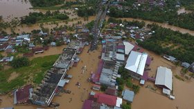 Záplavy v Indonésii si vyžádaly 17 obětí, (28.04.2019).
