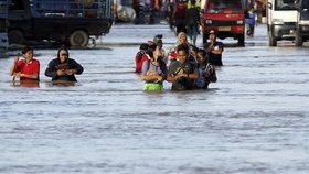 Záplavy v Indonésii si vyžádaly 17 obětí, (28.04.2019).