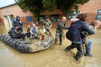 Záplavy v Itálii: 13 mrtvých, škody za desítky miliard a vesnice odříznuté od zbytku světa