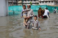 549 mrtvých po masivních záplavách: Pákistán bičují nejhorší deště za poslední roky
