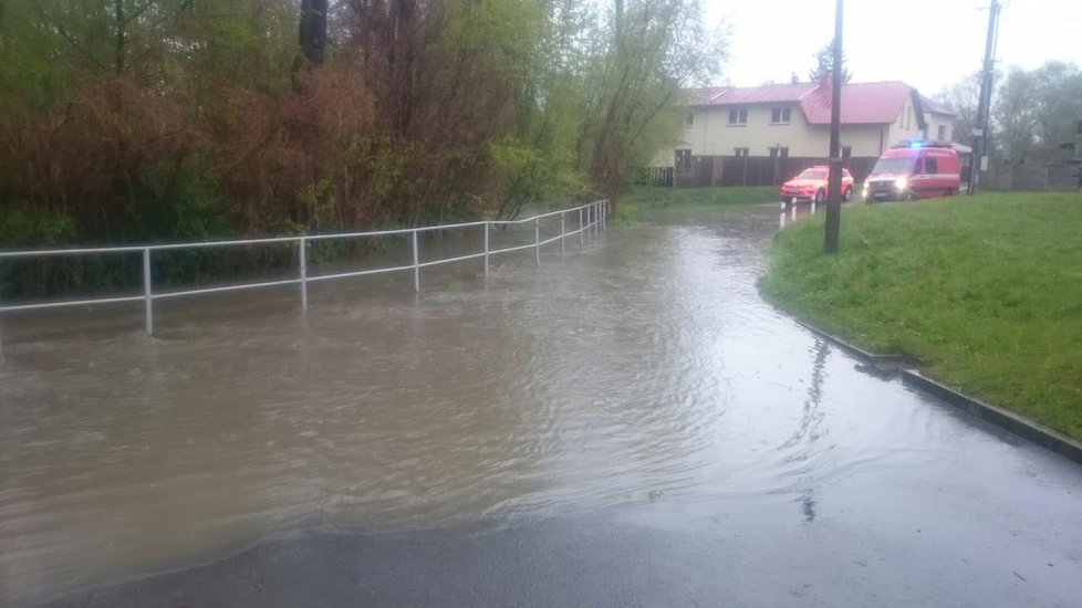 Nejvážněji vypadala situace na Ostravsku v obci Polanka nad Odrou, kde se vylil potok Polančice z břehů. Bylo to jediné místo, kde vyhlásili třetí stupeň povodňové aktivity.