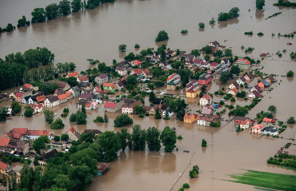 Zaplavené Křešice evakuovaly 1000 lidí, na místě pomáhají hasiči