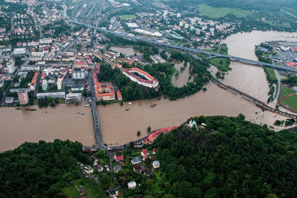 Rozvodněné Labe v Děčíně