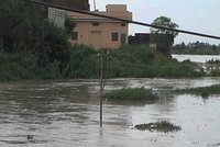 Povodně v Pákistánu smetly autobus se svatebčany, zemřelo 15 lidí