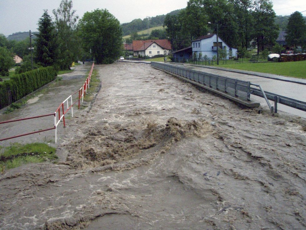 Zvýšení hladin řek mělo na svědomí tání sněhu na horách.