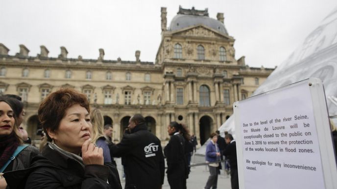Záplavy ve Francii donutily vedení muzea Louvre k jeho uzavření