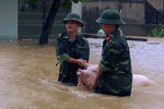 Záplavy ve Vietnamu si vyžádaly 37 mrtvých, 40 lidí se pohřešuje.