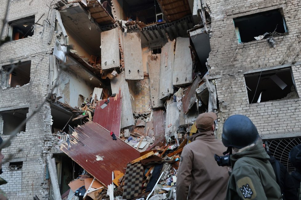 Ubytovnu v Záporoží zdemolovala ruská raketa (30. 10. 2025). Ubytovnu v Záporoží zdemolovala ruská raketa (30. 10. 2025).