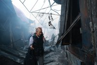 ONLINE: Tři mrtví po útoku na Dnipro. A Rusové poslali leteckou pumu i na Charkov, 38 zraněných